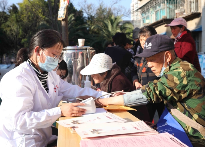 “普及科学防病知识 倡导健康生活方式 ”志愿服务活动.jpg