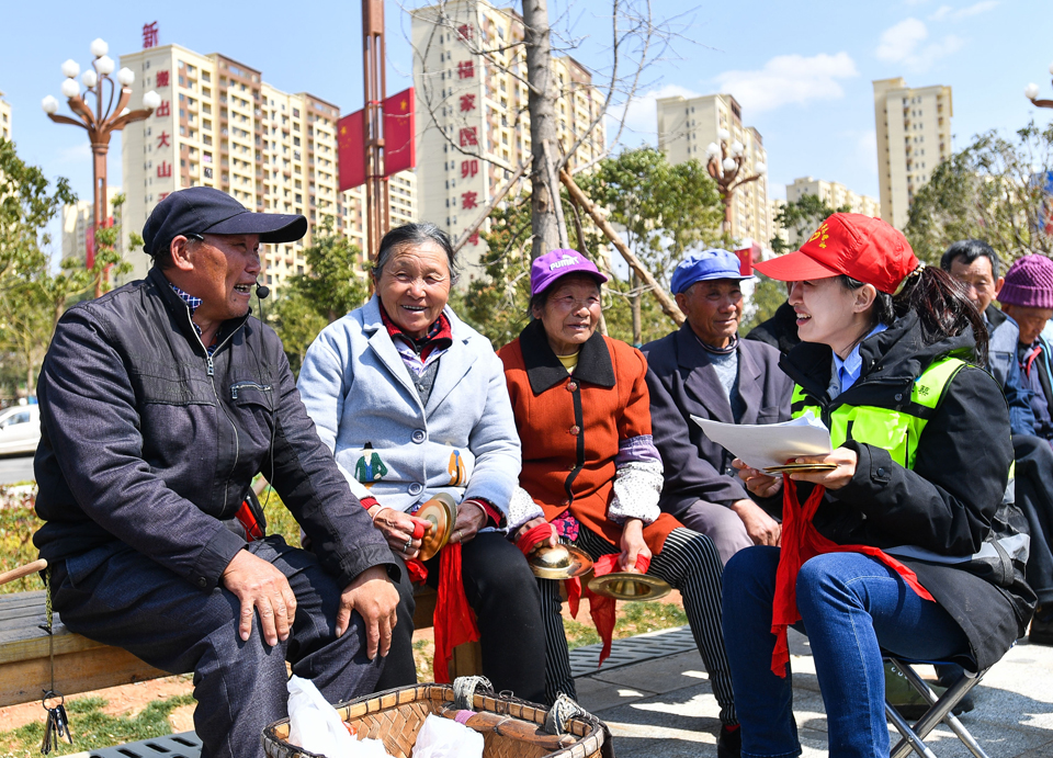 (鲁甸安置区卯家湾幸福广场 新华社 图).jpg