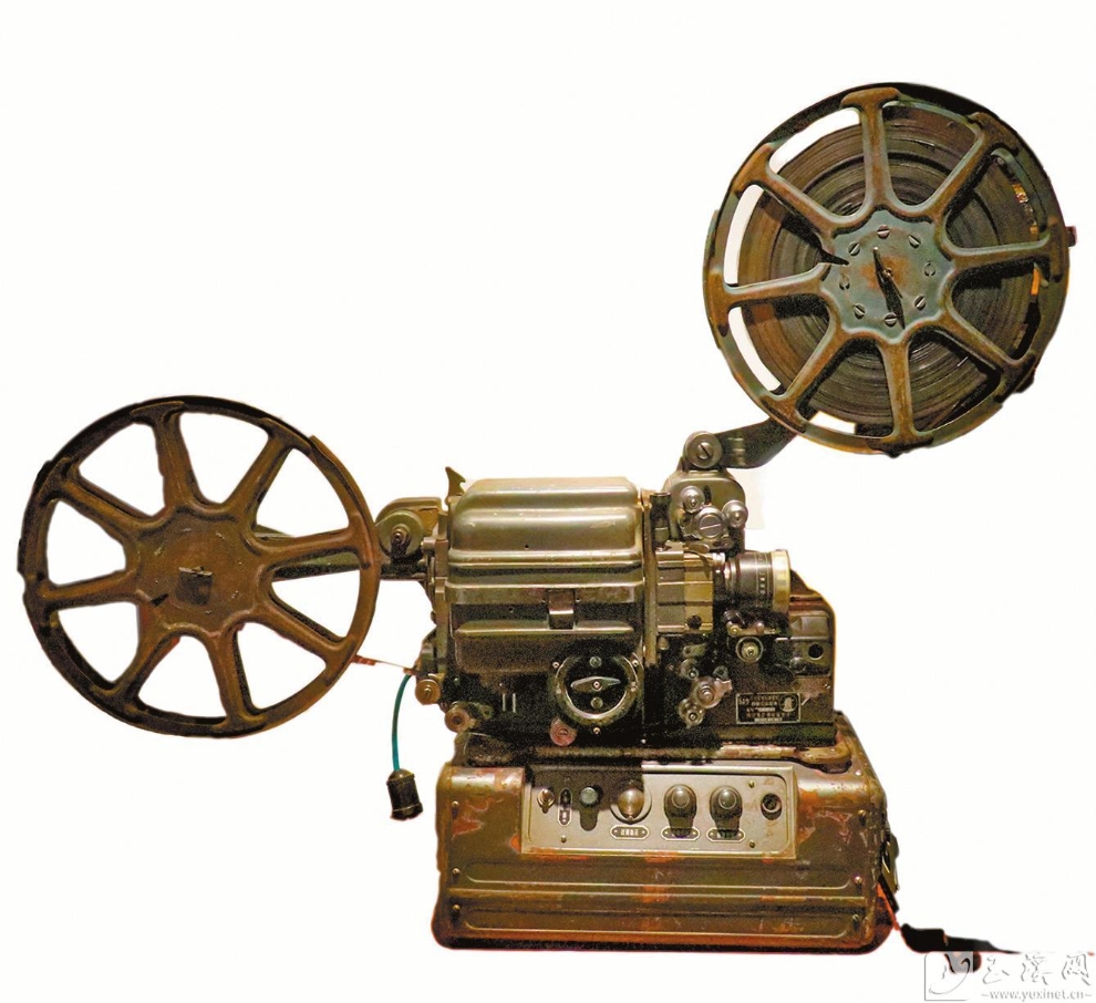 南京电影机械厂1957年制造的54型16毫米有声电影移动式放映机。