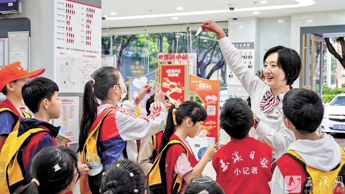 学习识别人民币真伪小技巧。