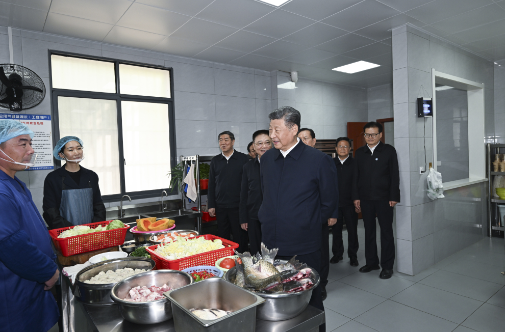 2024年11月5日，习近平总书记在湖北省咸宁市嘉鱼县潘家湾镇四邑村考察。