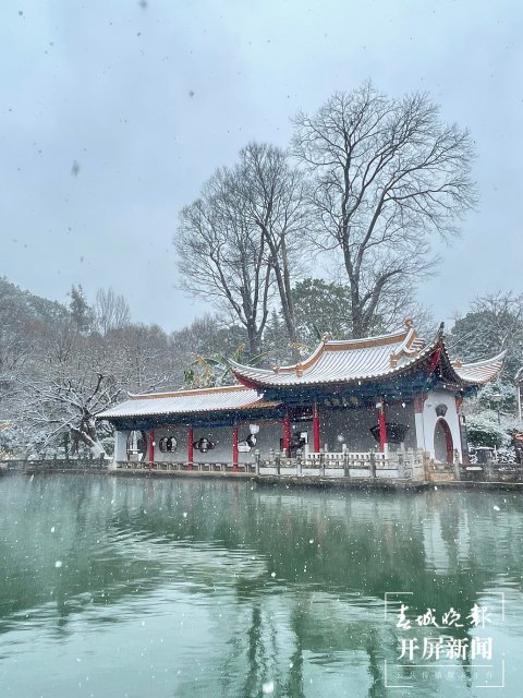 飘雪的黑龙潭4.jpg