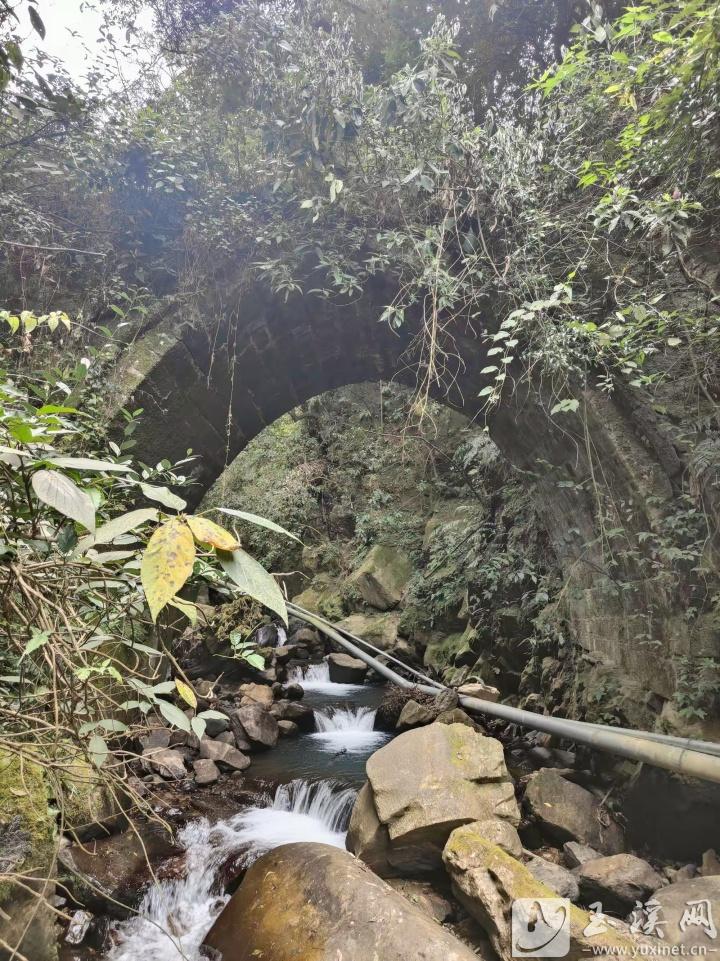 哀牢古道上横跨金厂河的镇安大桥。