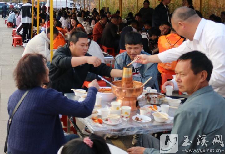 炊锅菜走出了家庭，成为城市餐桌上的佳肴。